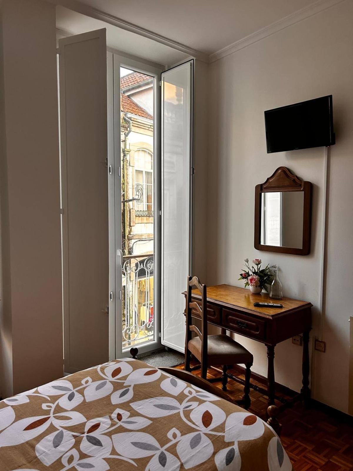 Bed and Breakfast Residencial Real - Antiga Rosas Vila Real Exterior foto